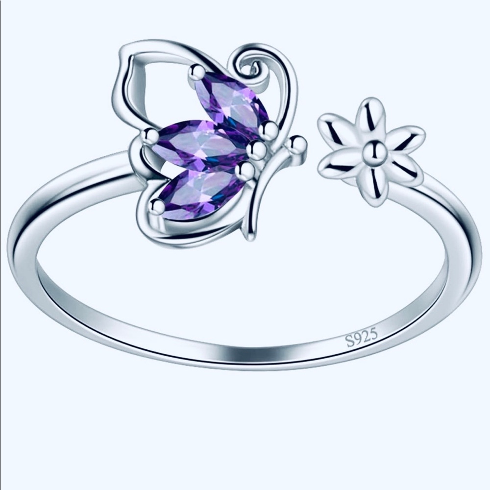 ❤️New for Valentines Day Gorgeous Butterfly Ring❣️